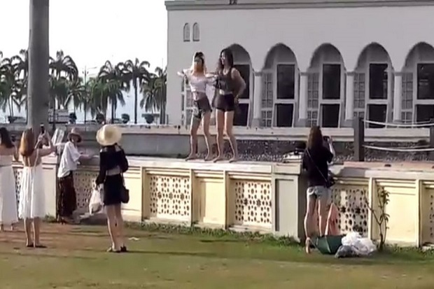 Goyang Seksi Wanita...
