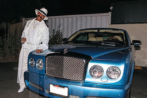 Drake Hadiahkan Bentley...