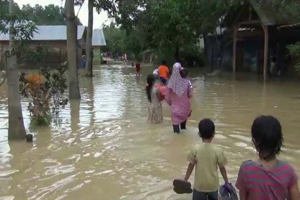 Langganan Banjir, Ratusan...