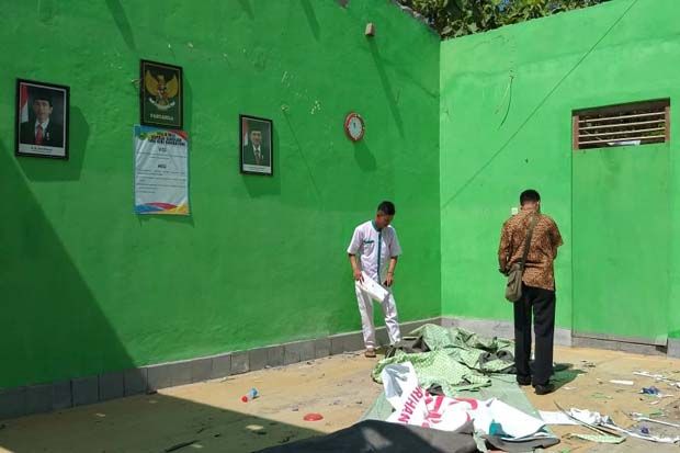 Kisruh Pengelolaan Sekolah,...