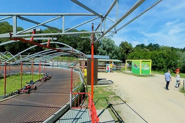 Besok, Taman di Prancis...