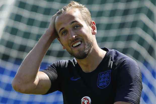 Sepatu Emas? Harry Kane...