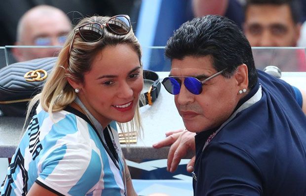 Meragukan Cinta Maradona...