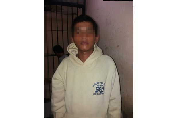 Mabuk dan Mengamuk Bawa...