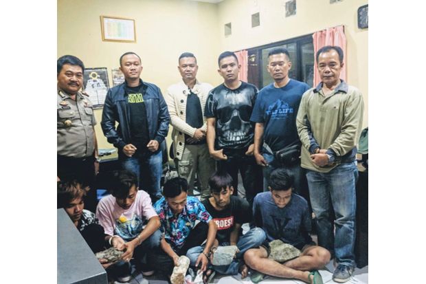 Lima Pemabuk Pelempar...