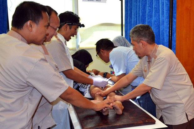DKM AHM Gelar Khitanan...