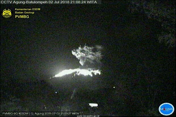 Lava Pijar Gunung Agung...