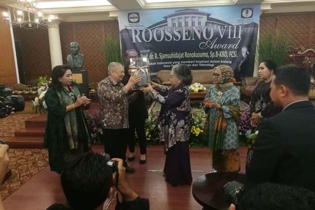 Berdedikasi di Dunia...
