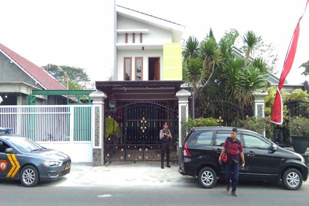 KPK Geledah Rumah Pribadi...