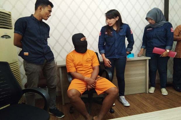 Polres Karawang Tetapkan...