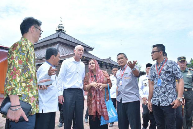 Menlu Belanda Belajar...