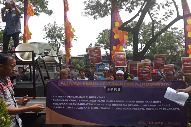 Aliansi Peduli Ulama...