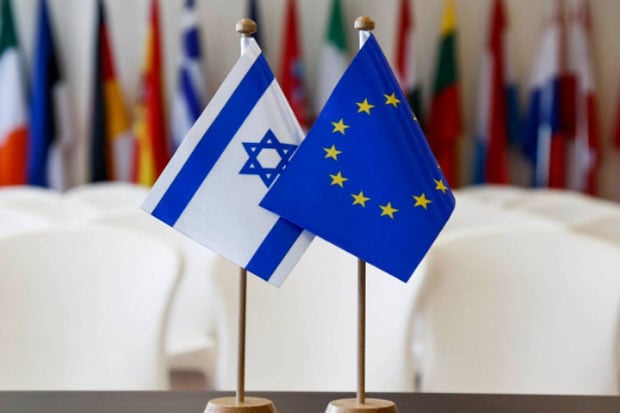 Israel Hancurkan Desa...