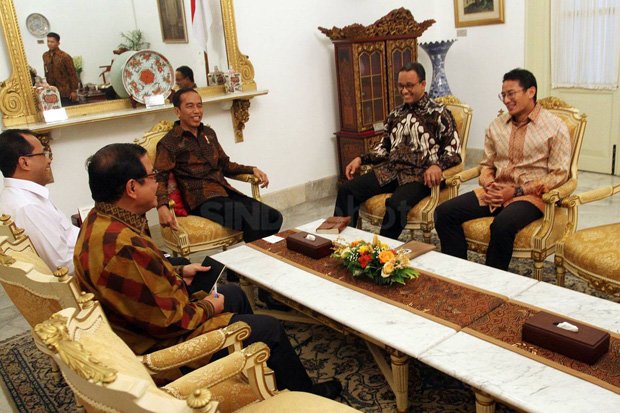 Pengamat: Anies Diplot...