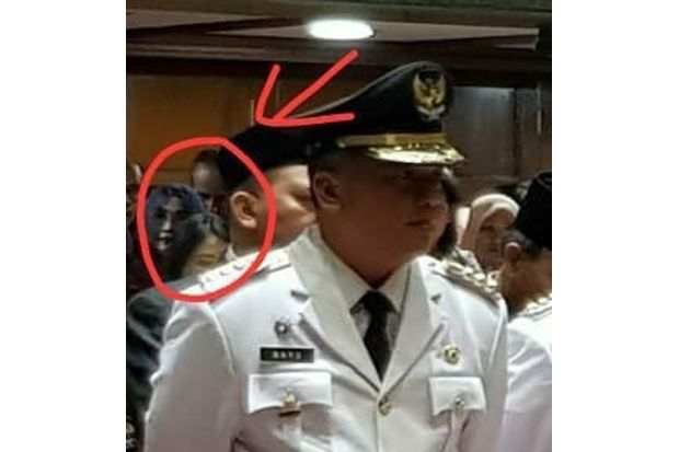 Sandi Uno: Foto Penampakan...