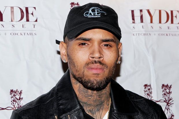 Usai Gelar Konser, Chris...