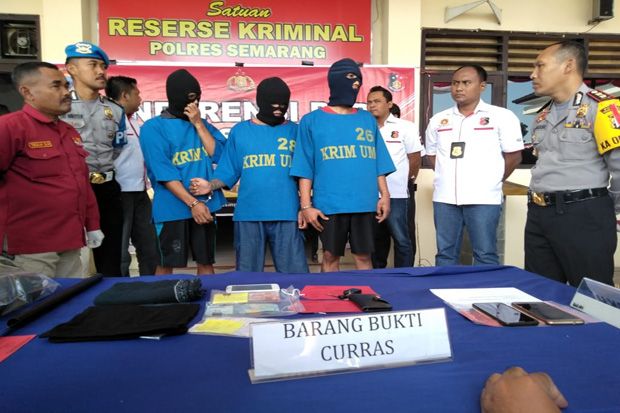 Dua Perampas Uang Rp40...