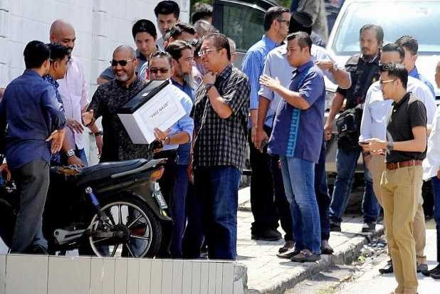 Pendukung Najib Razak...