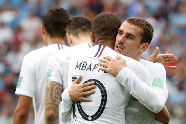 Koyak Gawang Uruguay,...