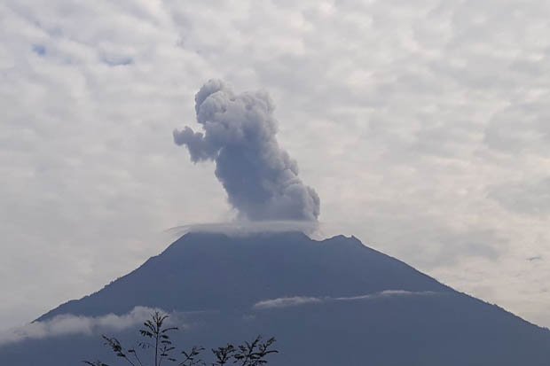 Hari Ini Gunung Agung...