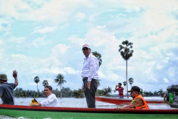 Kementan Serahkan Bantuan...
