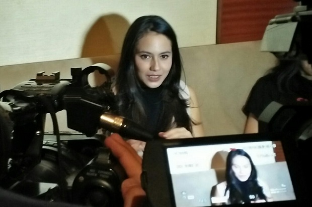 Pevita Pearce Cari Tantangan...
