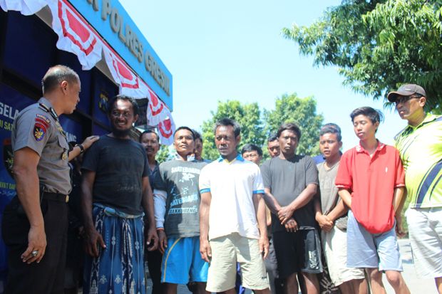 Terapung 36 Jam di Laut,...