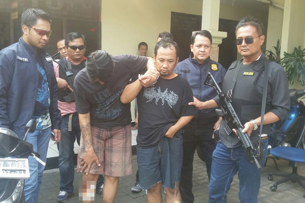 Tepergok Merampok Konter...