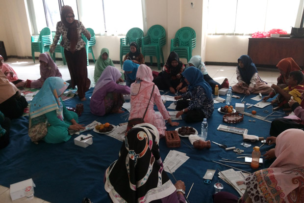 Ibu PKK di Depok Diajari...