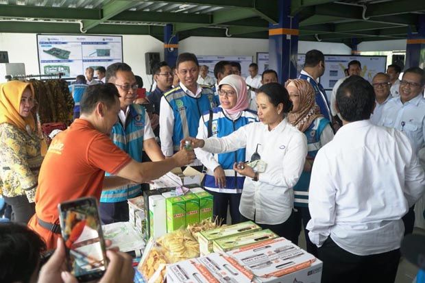 Menteri Rini Dorong...