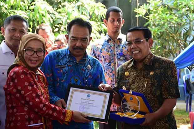 Bupati Deliserdang Terima...