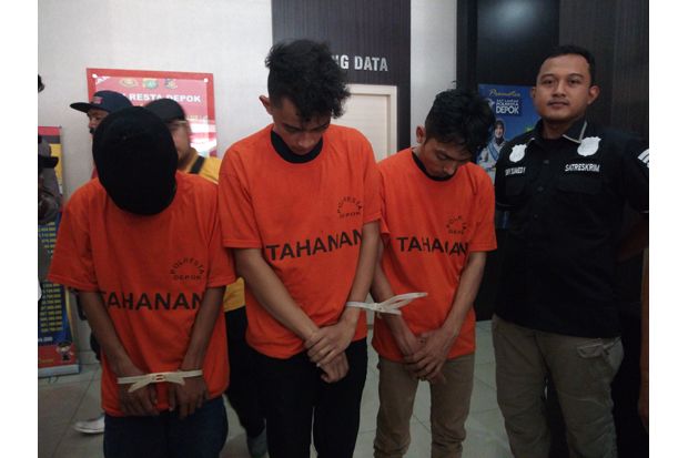 Curi Uang Mahasiswa...