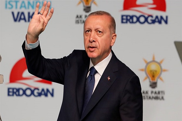 Menghina Erdogan, Empat...
