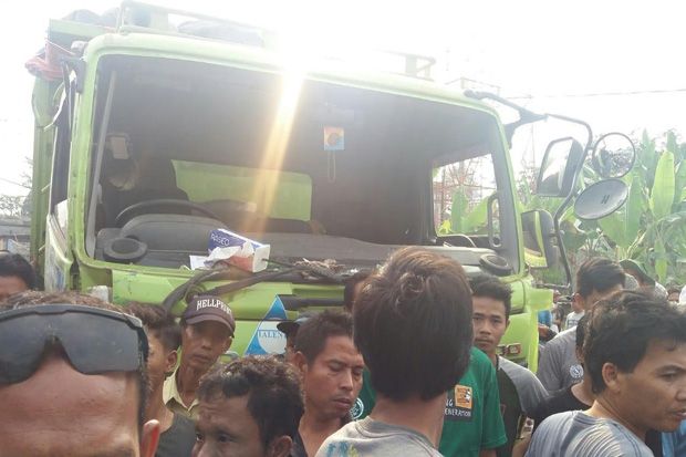 12 Kendaraan Terlibat...
