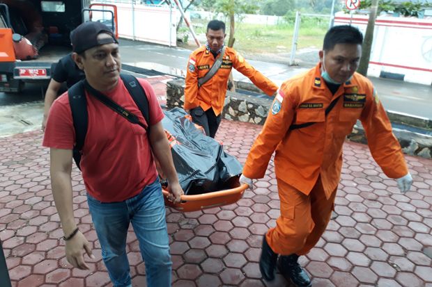 Mayat Dibungkus Karung...