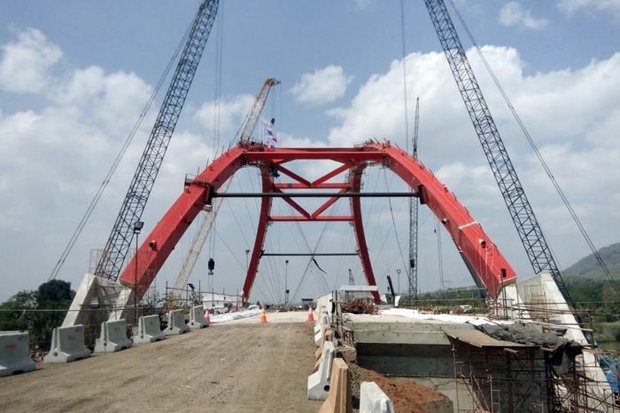 Jembatan Kali Kuto Runtuh,...