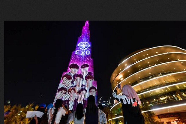 EXO Diabadikan di Gedung...