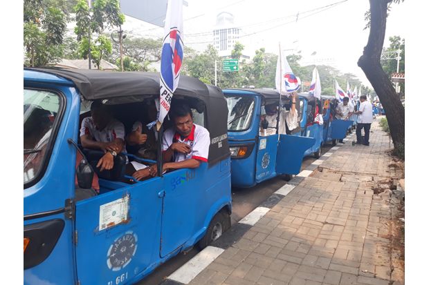 Daftar ke KPU, Ratusan...