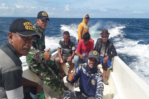 Speedboat Membawa Anggota...
