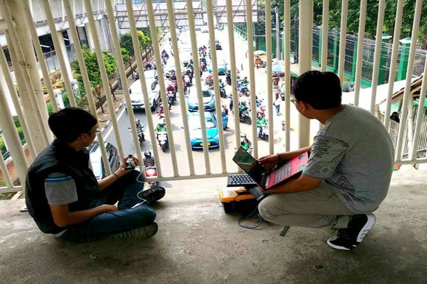 Terobos Busway dan Trotoar,...