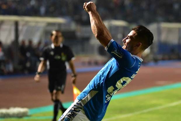 Cukur Persela, Persib...