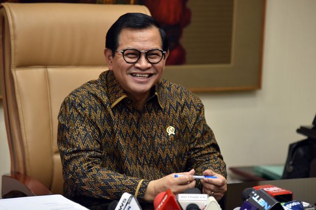 Jokowi Izinkan Puan,...
