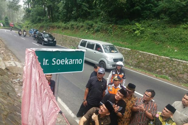 Pelang Nama Jalan Ir...