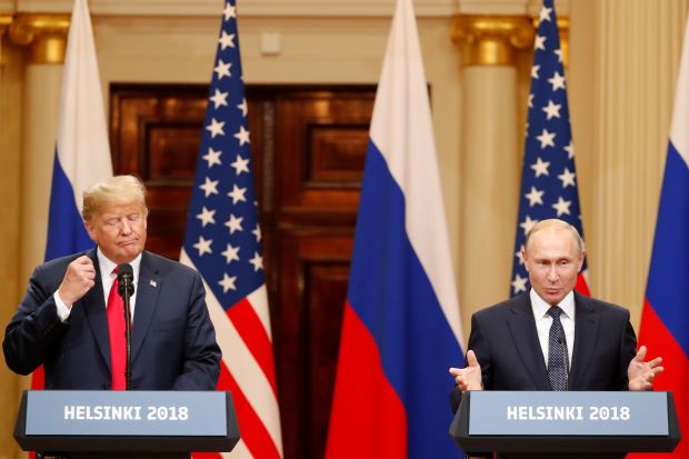 Donald Trump Menolak...