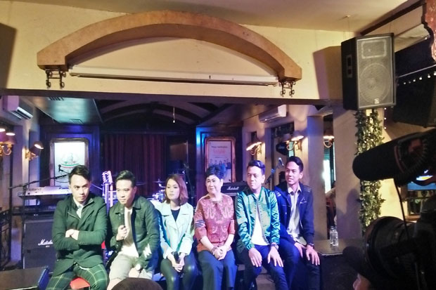 Rilis Lagu Baru, Regina...