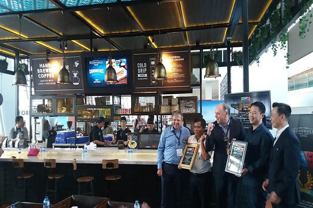 Angkat Kopi Papua, Kedai...