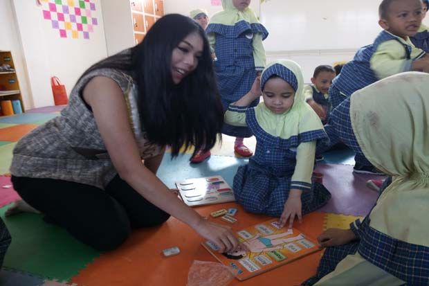 Miss Indonesia Alya...