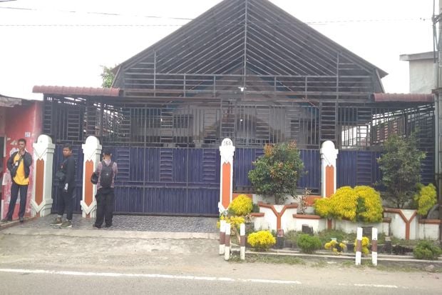 KPK Geledah Rumah Pribadi...