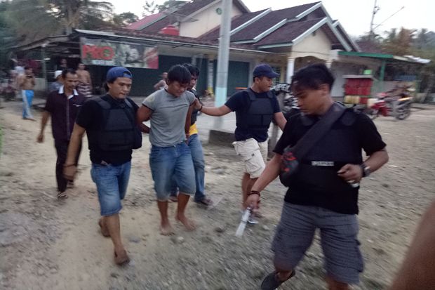 Mabuk Lem, Ayah Tega...