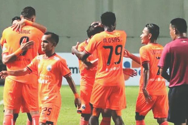 Persija Tutup Paruh...